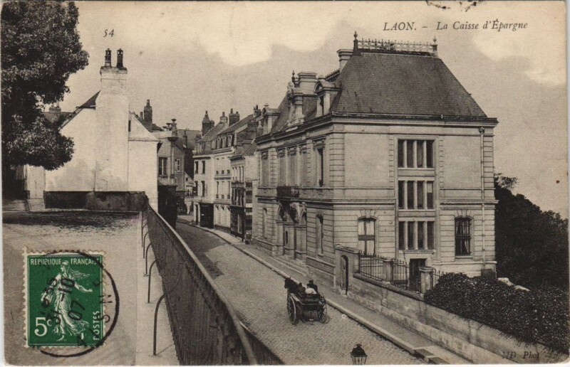 Carte postale ancienne Laon La Caisse d'epargne
