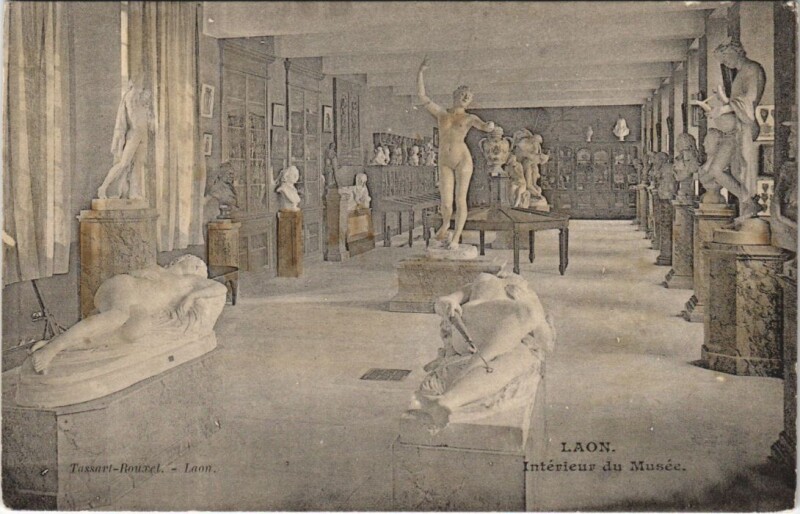 Carte postale ancienne Laon Interieur du musee