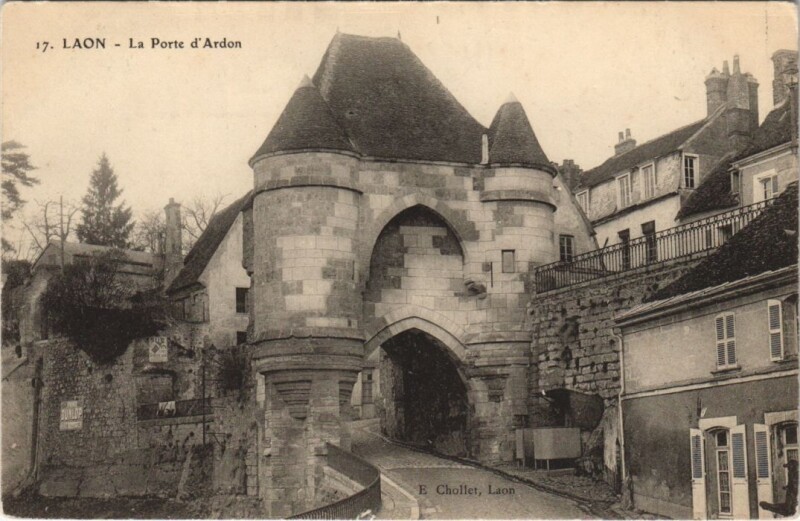 Carte postale ancienne Vieux Laon La porte d'ardon