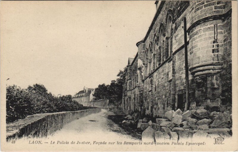 Carte postale ancienne Laon Le palais de justice