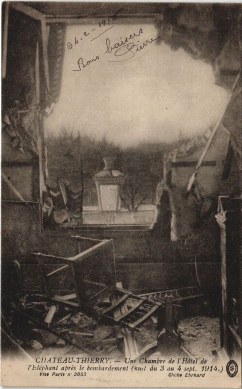 Carte postale ancienne Chateau-Thierry Une chambre de l'hotel de