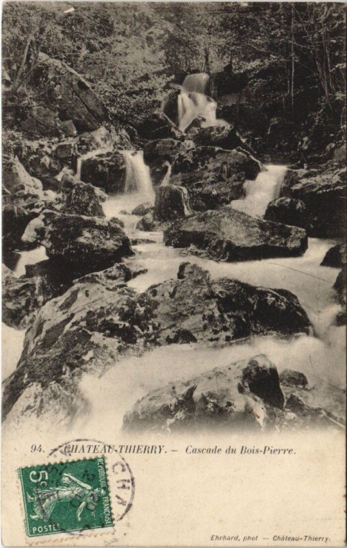 Carte postale ancienne Chateau-Thierry Cascade du bois pierre