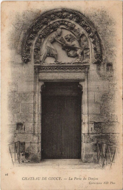 Carte postale ancienne Chateau de Coucy La porte
