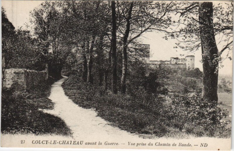 Carte postale ancienne Coucy-le-Chateau Vue prise du chemin