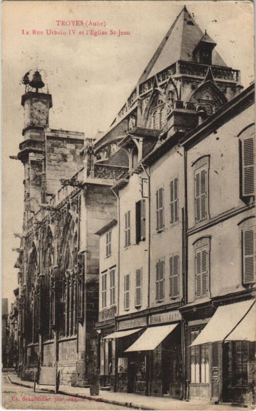 Carte postale ancienne Troyes Rue Urbain Iv Eglise Saint-Jean à Troyes