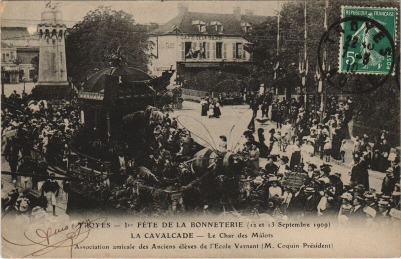 Carte postale ancienne Troyes Ier Fete de la Bonneterie 1909 Char des Malots à Troyes