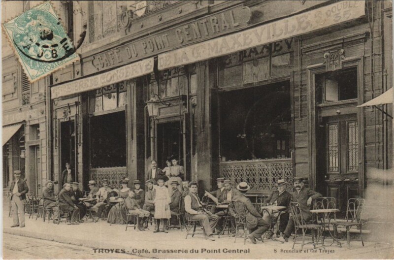 Carte postale ancienne Troyes Café, Brasserie du point Central à Troyes