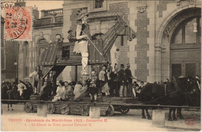 Carte postale ancienne Troyes Cavalcade du Mardi-Gras 1912 Cheval de Troie à Troyes