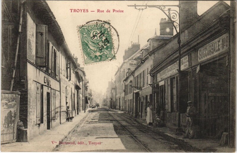 Carte postale ancienne Troyes Rue de Preize à Troyes