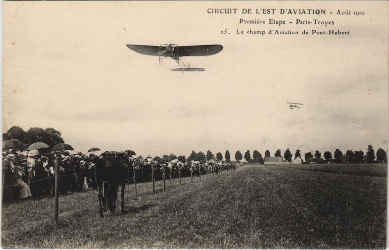 Carte postale ancienne Troyes Circuit de l'Est Aviation 1910 Champ d'Aviation à Troyes