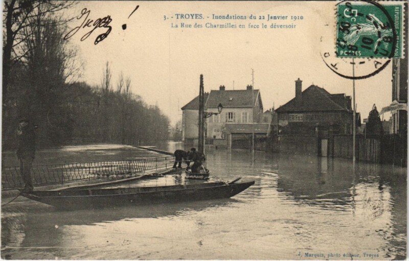 Carte postale ancienne Troyes Inondation 1910 Rue des Charmilles à Troyes