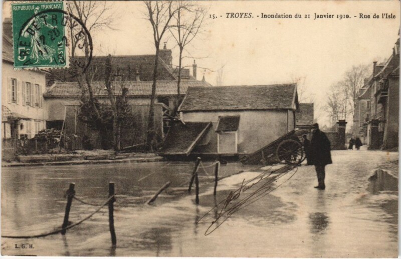 Carte postale ancienne Troyes Inondation 1910 Rue de l'isle à Troyes