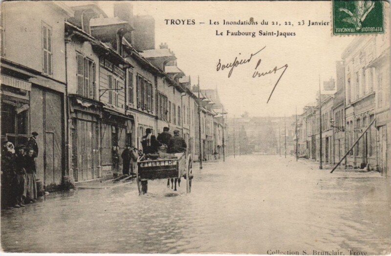 Carte postale ancienne Troyes Inondation 1910 Fg Saint-Jacques à Troyes