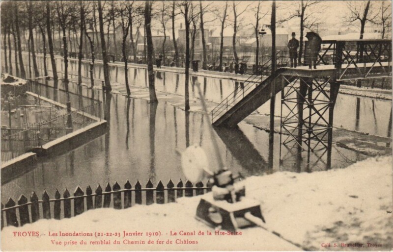 Carte postale ancienne Troyes Inondation 1910 Calan de la The-Seine à Troyes