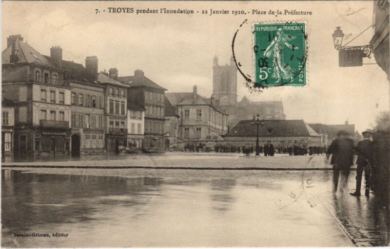 Carte postale ancienne Troyes Inondation 1910 place de la prefecture à Troyes