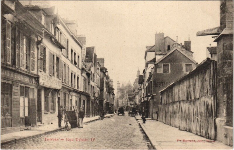 Carte postale ancienne Troyes Rue Urbain Iv à Troyes