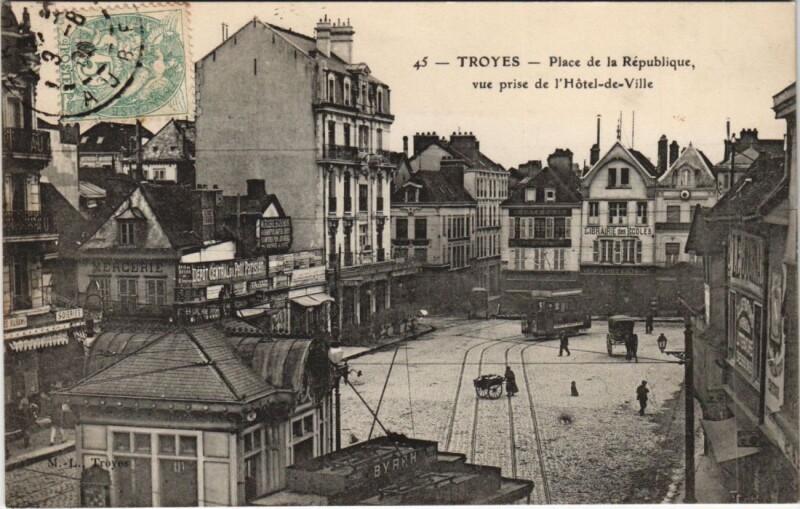 Carte postale ancienne Troyes place de la Republique à Troyes