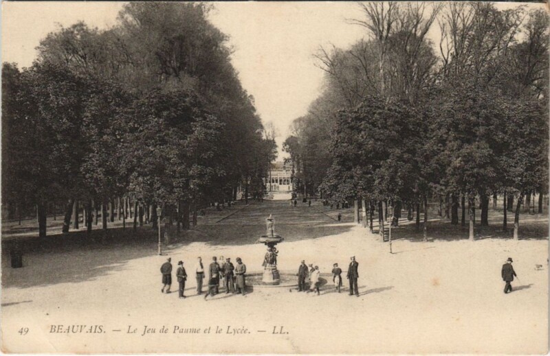 Carte postale ancienne Beauvais Jeu de paume et le Lycee à Beauvais