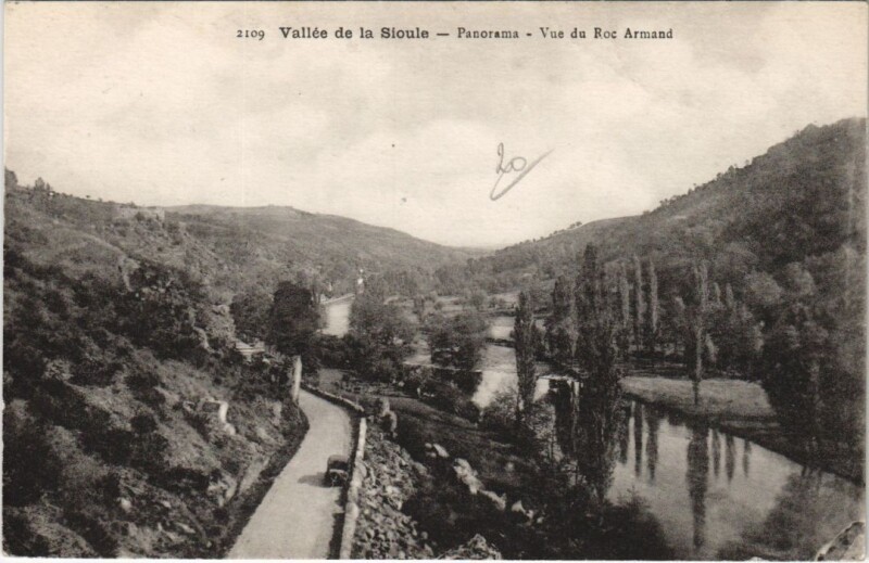Carte postale ancienne Valle de la Sioule Panorama Vue du Roc Armand