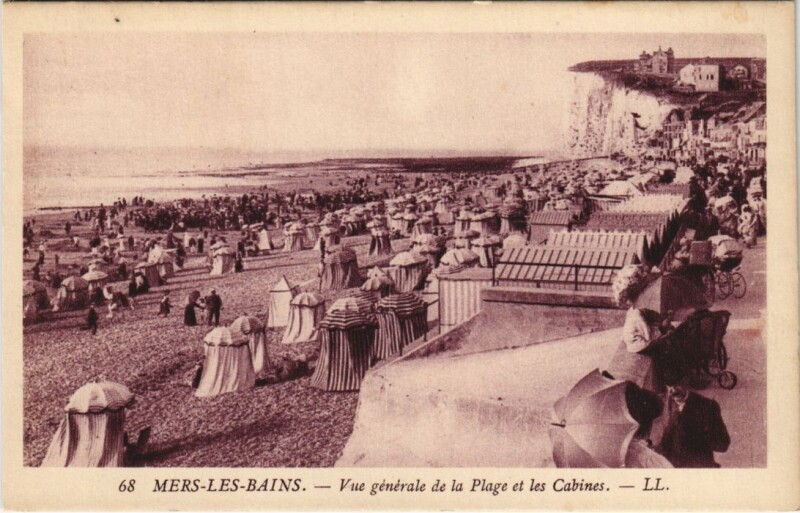 Carte postale ancienne Mers-Les-Bains Vue generale de la Plage et les Cabines à Mers-les-Bains