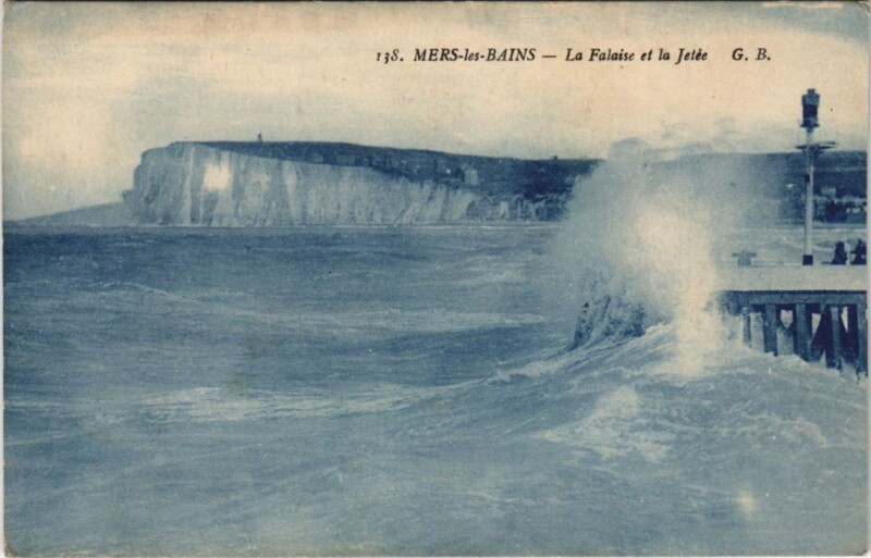 Carte postale ancienne Mers-Les-Bains La Falaise et la Jetee à Mers-les-Bains