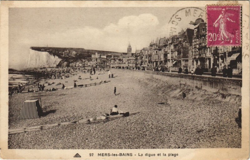 Carte postale ancienne Mers-Les-Bains la Digue et la Plage à Mers-les-Bains