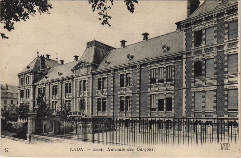 Carte postale ancienne Laon Ecole Normale des garcons