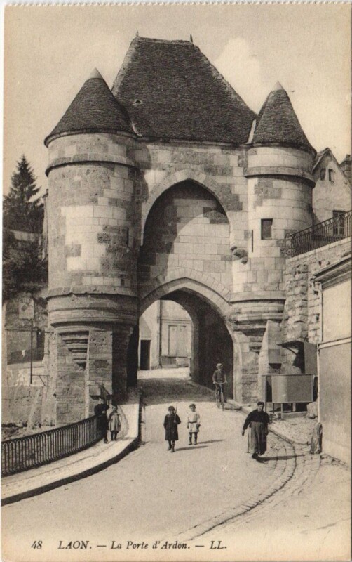 Carte postale ancienne Laon La porte d'ardon