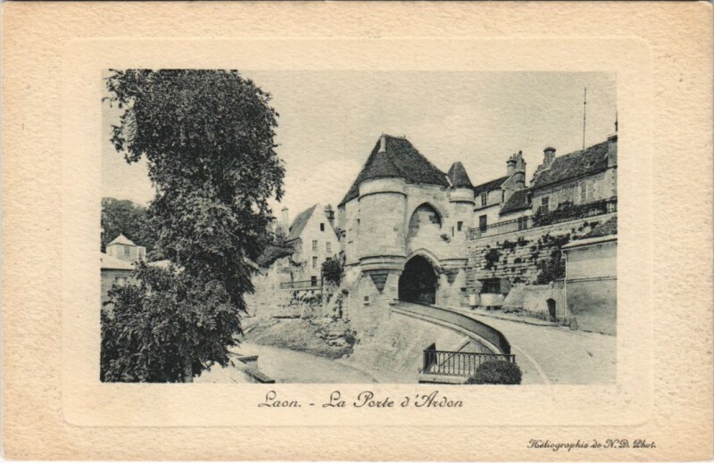 Carte postale ancienne Laon La porrte d'arvan