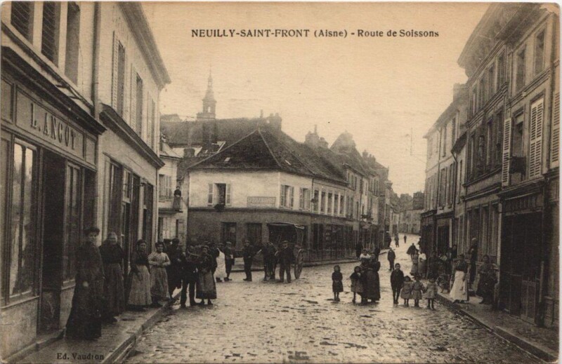 Carte postale ancienne Neuilly-Saint-Front Route de Soissons à Neuilly-Saint-Front