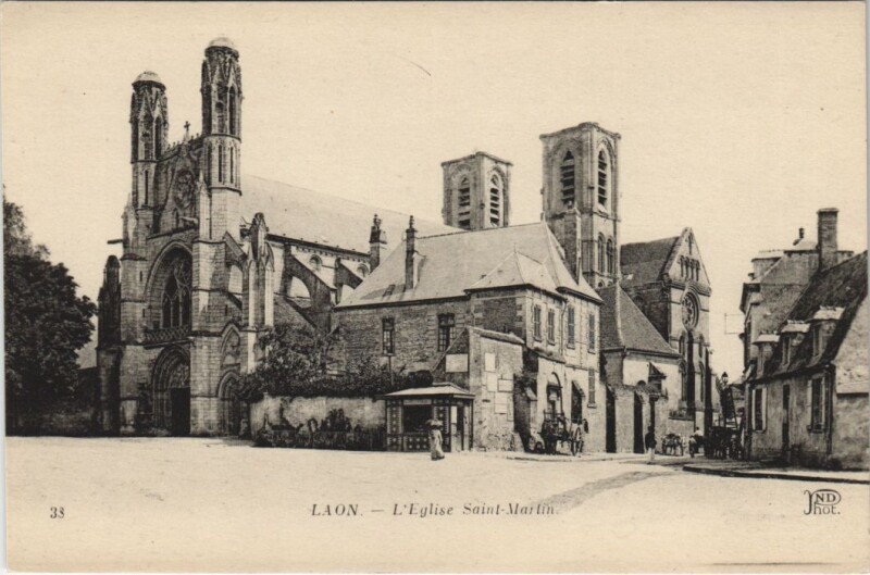 Carte postale ancienne Laon L'eglise Saint-martin