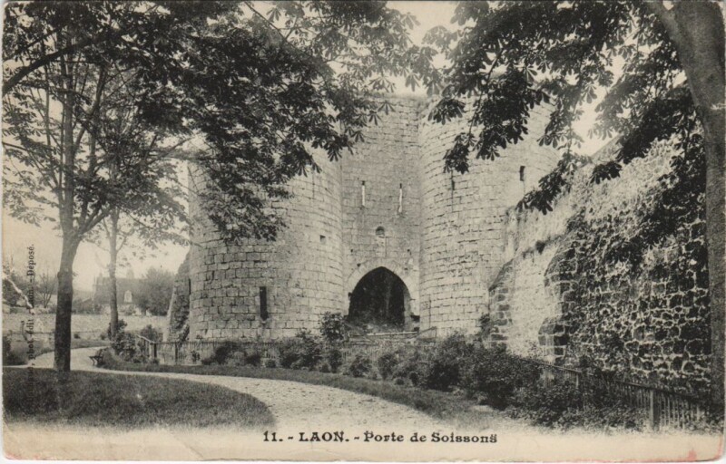 Carte postale ancienne Laon Porte de soissons à Soissons