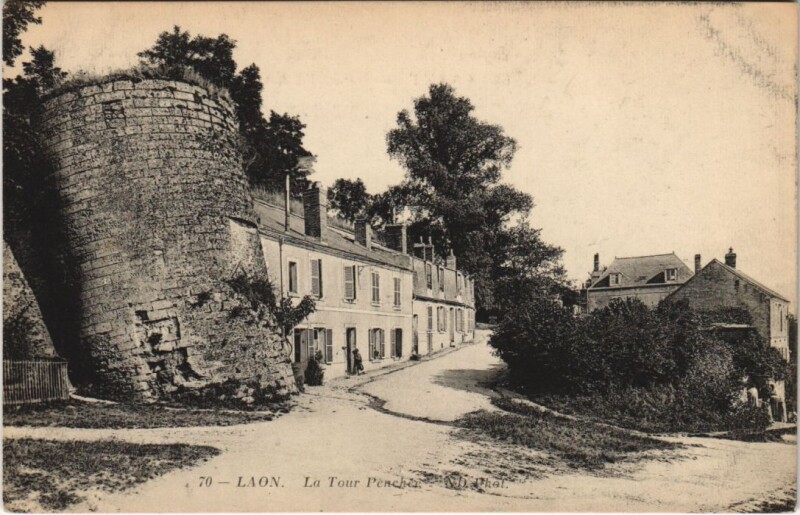Carte postale ancienne Laon La tour penchee
