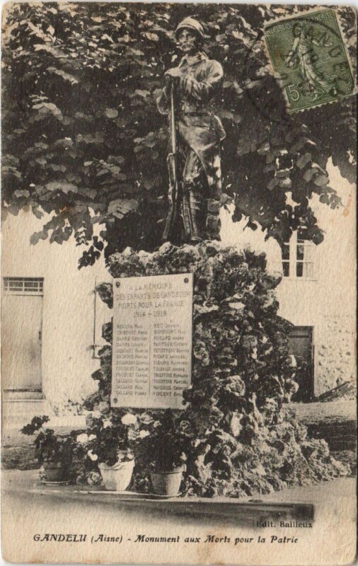 Carte postale ancienne Gandelu Monument aux morts à Gandelu
