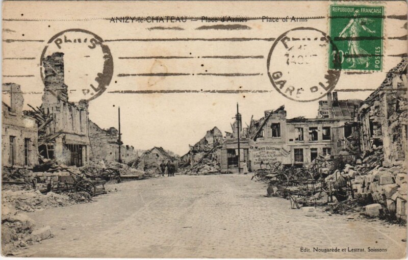 Carte postale ancienne Anizy-le-Chateau Place d'Armes