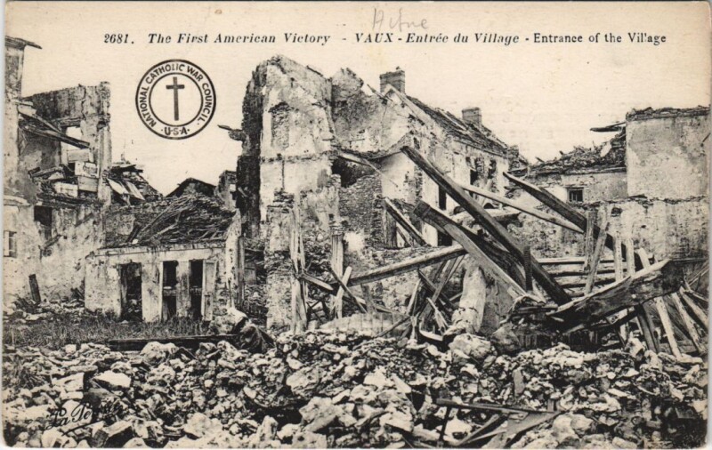Carte postale ancienne Vaux Entree du village