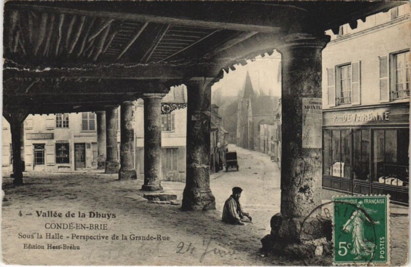 Carte postale ancienne Conde-en-Brie Sous la halle
