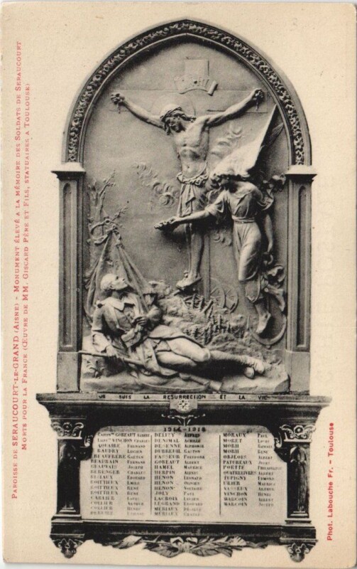 Carte postale ancienne Seraucourt le grand Monument eleve à Seraucourt-le-Grand