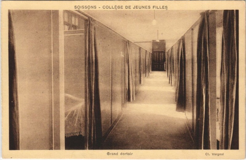 Carte postale ancienne Soissons College de jeunes filles à Soissons