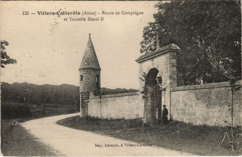 Carte postale ancienne Villers-Cotterets Route de compiegne