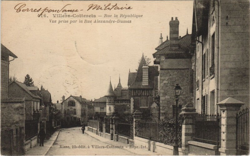 Carte postale ancienne Villers-Cotterets Rue de la republique