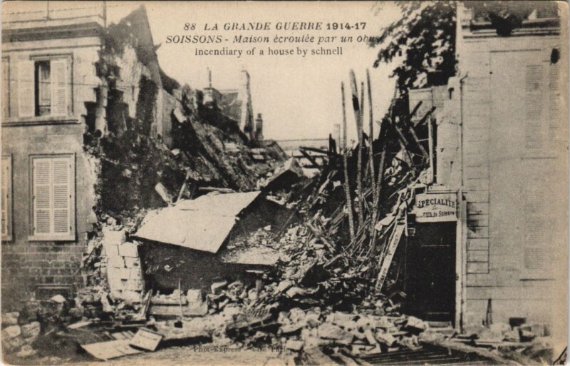 Carte postale ancienne Soissons Maison ecroulee par à Soissons