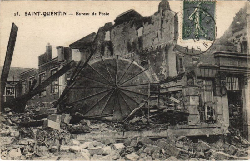 Carte postale ancienne Saint-Quentin Bureau de poste à Saint-Quentin
