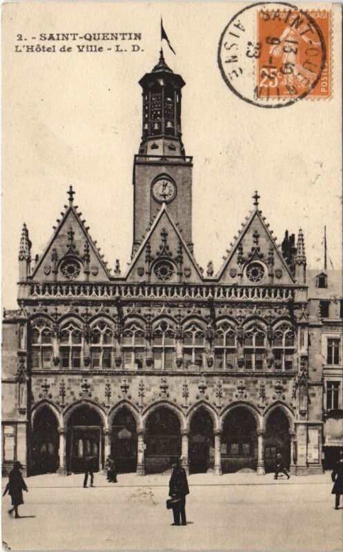Carte postale ancienne Saint-Quentin L'hotel de ville à Saint-Quentin