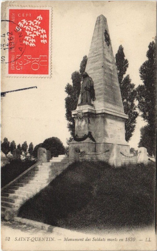 Carte postale ancienne Saint-Quentin Monument des soldats à Saint-Quentin