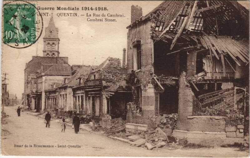 Carte postale ancienne Saint-Quentin - La rue de cambrai à Saint-Quentin