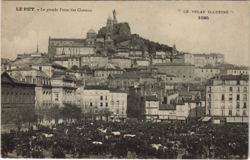 Carte postale ancienne Le Puy - en Velay - La Grande foire des chevaux au Puy-en-Velay