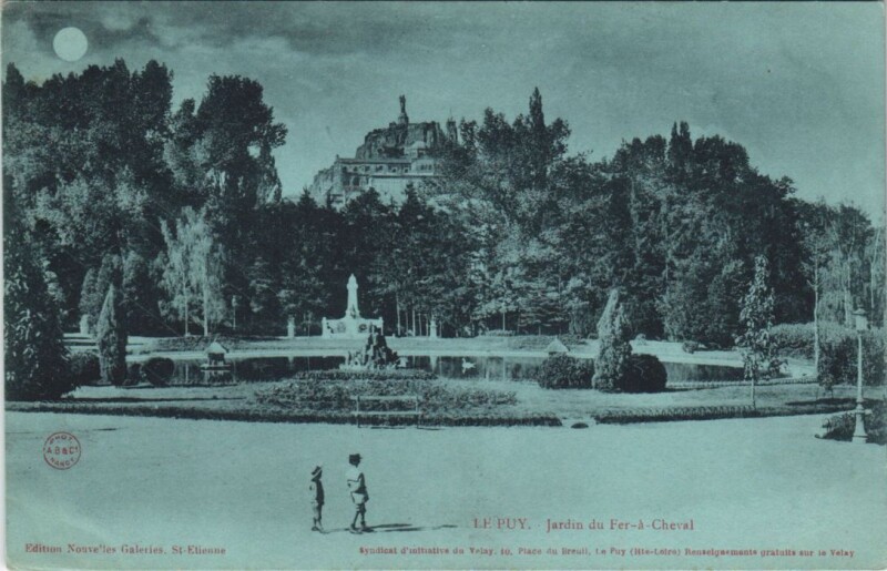 Carte postale ancienne Le Puy - Jardin du Fer-a-Chevall