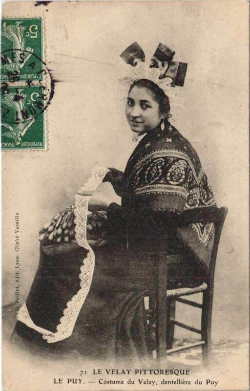 Carte postale ancienne Le Puy - Costume du Velay