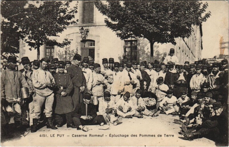 Carte postale ancienne Le Puy - Caserne romeuf